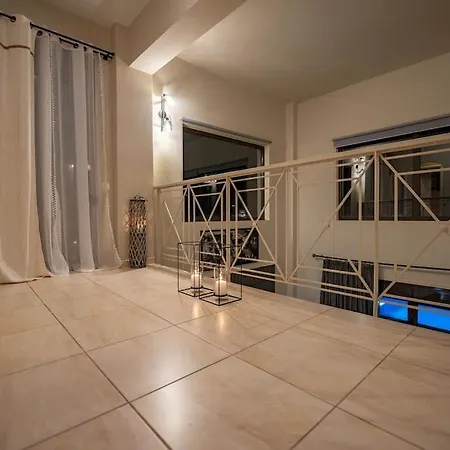 Muses Chalkida με πισίνα