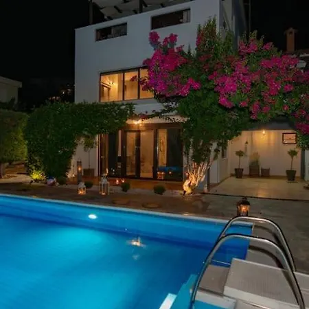 Muses Chalkida με πισίνα Willa Karababás